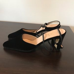 Phyllis Poland Black Velvet Shies- size 7